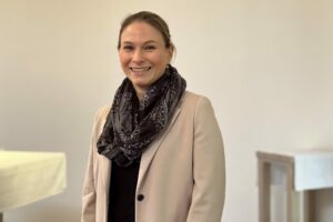 Vom Tourismus in die Kirche: Elisabeth Berg ist Vikarin in Swisttal. Foto: Uta Garbisch